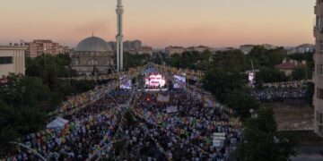 Mîtîngê Azadîye yê Amedî: Azadîya Rayber Apoyî azadîya şarê kurdî ya