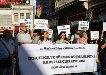 ‘Polîtîkayên koçberiyê ji perspektîfa mafên mirovan dûr dikevin’