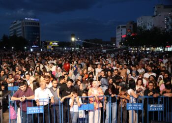 Mikaîl Aslan li Amedê konserek bi coş li dar xist