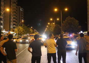 Welatiyan li dijî qezayên trafîqê û mirinan rê girtin
