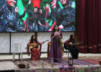 Li Kobanê konsera ji bo piştgiriya YPJê