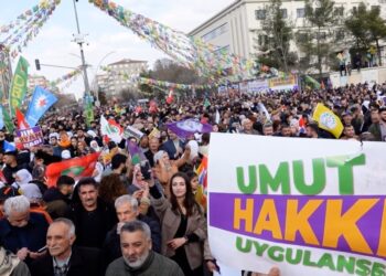Saziyên Sivîl yên Amedê gel vexwendin ‘Mitînga Azadiyê’