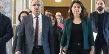 Heyeta Îmraliyê ji bo çêkirina qanûnan bi AKPê re hevdîtin pêk anî