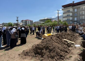 Cenazeyê Erol Kurt ê PKKî piştî 11 salan hat veşartin