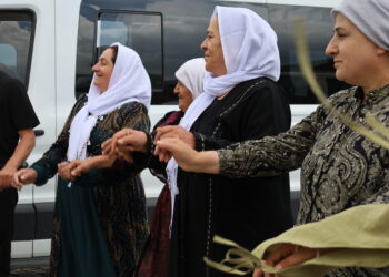 Bi govend û tilîliyan berê xwe dan ‘Mitînga Azadiyê’ ya Wanê