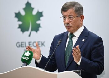 Partîya Gelecekî xo fesih kerd û Davutoglu fek sîyaset ra verada