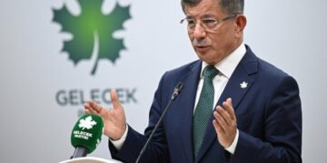 Partîya Gelecekî xo fesih kerd û Davutoglu fek sîyaset ra verada
