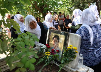MKGyî Nesrîn Teke vîr ard: Bîye meşale û rayîrê ma roşnî kerd