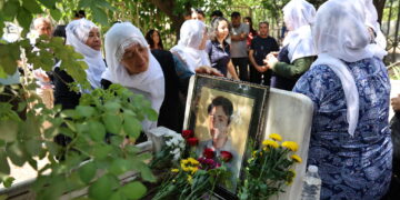 MKGyî Nesrîn Teke vîr ard: Bîye meşale û rayîrê ma roşnî kerd
