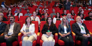 ‘Jin dikarin bi perspektîfa rizgariyê aboriya xwe ava bikin’ 