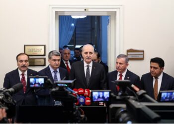 Numan Kurtulmuş bi Koma Yenî Yolê re civiya