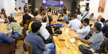 Şeva helbest û stranan: Di rêçên helbestên Zelgulî de
