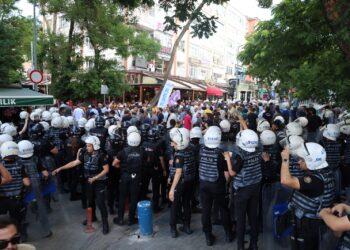 Polîsan êrîşî nobeda KESKê kir: Gelek kes hatin binçavkirin