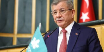 Partiya Gelecekê xwe fesix kir û Davutoglu dev ji siyasetê berda