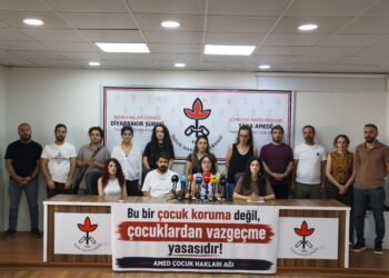 ‘Berdelê siyaseta ku nikare zarokan biparêze, nikare li ser milê zarokan bê barkirin’