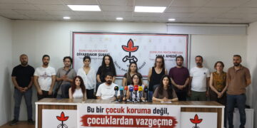 ‘Berdelê siyaseta ku nikare zarokan biparêze, nikare li ser milê zarokan bê barkirin’