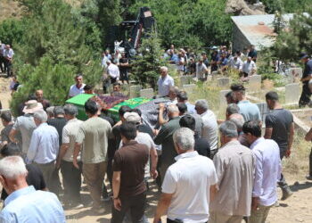 Cenazaya hunermend Murat Çîçekî Colemêrg de ameye definkerdiş