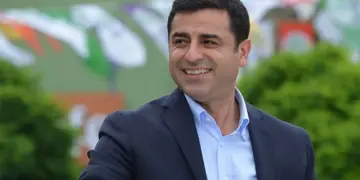 Selahattîn Demîrtaş do Arîf Guran reyde pêvînayîş bikero