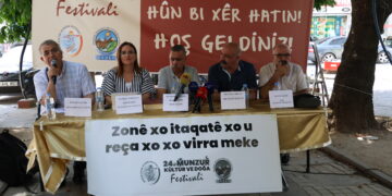 Kuçeye Hunerî de wayîrvejîyayîşê tarîx, ziwan û îtîqatî ser o panel ame viraştiş