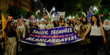 Li dijî îşkence û mirinên li navenda rehabîlîtasyonê meş hat lidarxistin