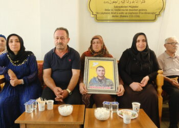 Bi girseyî serdana şîna endamê YPGê Xalid Cûdî kirin