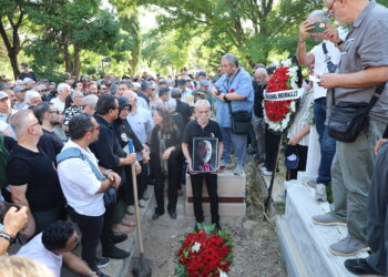 Ahmet Tellî bi helbest û sirûda enternasyonal re spartin axê