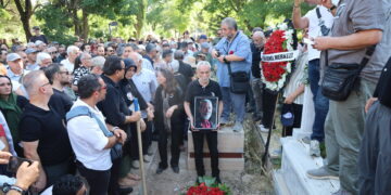 Ahmet Tellî bi helbest û sirûda enternasyonal re spartin axê