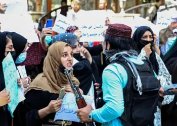 Rapora NYê: Talîbanê jin ji jiyana siyasî û biryardayinê dûr xistine