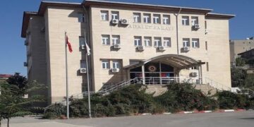 Welatîyo ke bi îşkence amebi destbendkerdiş ame girewtiş