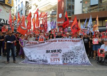 Qurbaniyên Komkujiya Pirsûsê li Îzmîr û Enqereyê hatin bibîranîn