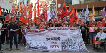 Qurbaniyên Komkujiya Pirsûsê li Îzmîr û Enqereyê hatin bibîranîn HATE NÛKIRIN