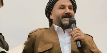 Cenazaya Çîçekî yo ke Japonya de bi hawayêko guman cuya xo ra bibi, ard Tirkîya