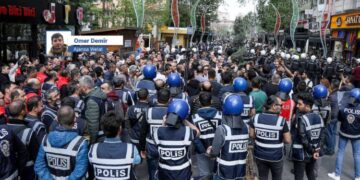 AKP’yî hewldayîşê derbeya 15ê temmuze xo rê kerd hacet: Bi hezaran Kurdî girewtî û şer hîra kerd