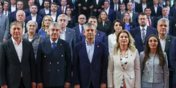 90 parlamenter ji CHPê veqetiyan: Îro serlêdana partiya nû tê kirin