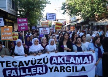 Li Sêwregê meşa dijî destdirêjiyê: Em bêdeng namînin, îtaat nakin