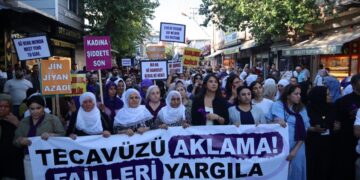 Li Sêwregê meşa dijî destdirêjiyê: Em bêdeng namînin, îtaat nakin