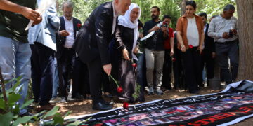 Bîranîna Komkujiya Pirsûsê: Xeyalên 33 rêwiyan mîrasa me ye
