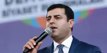 Selahattîn Demîrtaş bi bavê Narîn Guranê re hevdîtin kir