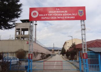 Berdana girtiyên siyasî Omer Okul û Huseyîn Yildirim hate taloqkirin