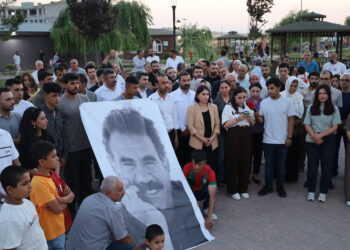 Şoreşa Rojava li ser sînor hat pîrozkirin: Ji bo Rojava statû, ji bo Rêber Apo azadî