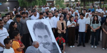 Şoreşa Rojava li ser sînor hat pîrozkirin: Ji bo Rojava statû, ji bo Rêber Apo azadî
