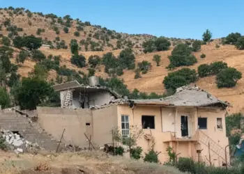 Rejîmê Îranî bi fuzeyan hêrişê kampê Komala kerd