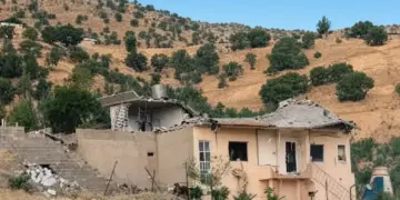 Rejîmê Îranî bi fuzeyan hêrişê kampê Komala kerd