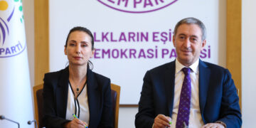 DEM Partiyê pêşnûmeya qanûna çarçoveyî îmze kir