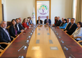 DEM Partiyê pêşnûmeya qanûna çarçoveyî îmze kir