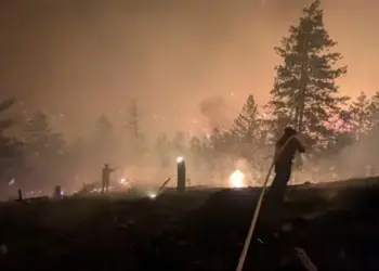 Kanada de şewatê daristanan ver 20 hezar kesî ameyî texlîye kerdene