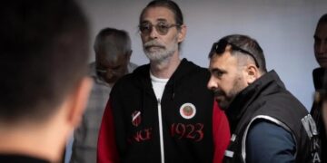 Erdal Beşikçîoglu ji peywîrê hat dûrxistin