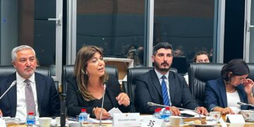 Meral Daniş Beştaş: Dor hatiyê ku em gelên bindest jî di deriye hiqûqê de derbas bibin