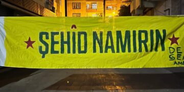 DEM Gençê pankartên ‘Şehîd namirin’ daliqandin