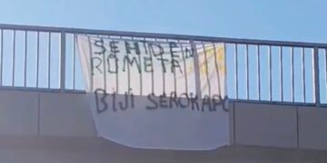 Li Tûrgûtlûyê ji bo şehîdan pankart hat daliqandin